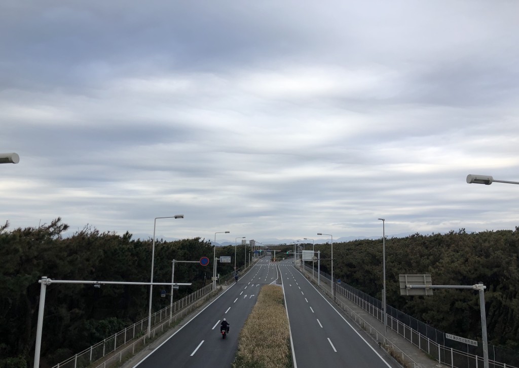 歩道橋より平塚方面を望む