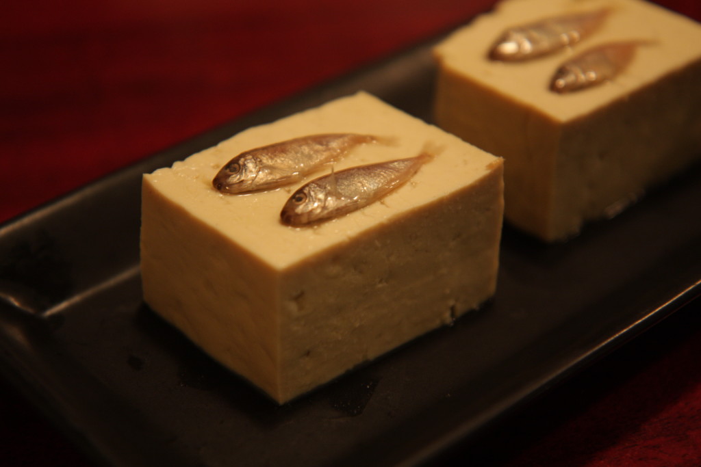 JP-47_Sukugarasu_on_Shima-Tofu