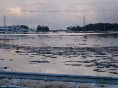 津波直後、海から1.5キロぐらい来たところ