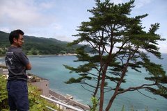 浪板海岸を見つめる、杉本プロ